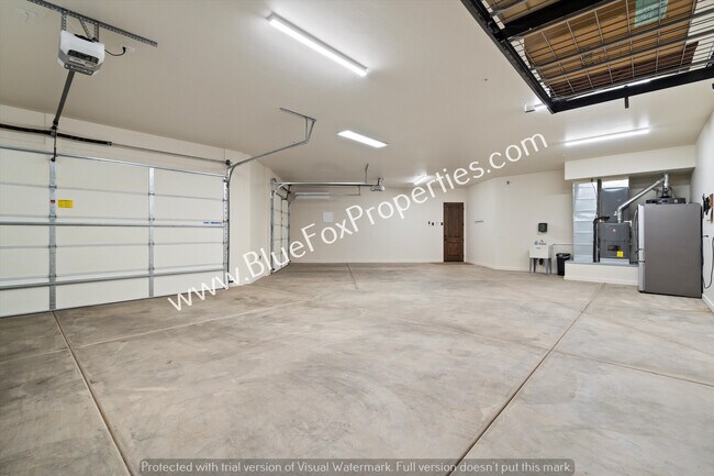 Building Photo - 13037 N Red Quail Pl