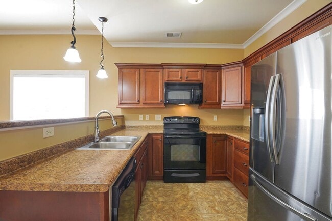 Building Photo - Like-New One-Level Brick Home with Private Patio