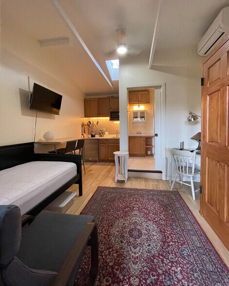 Building Photo - 3355 Reta St