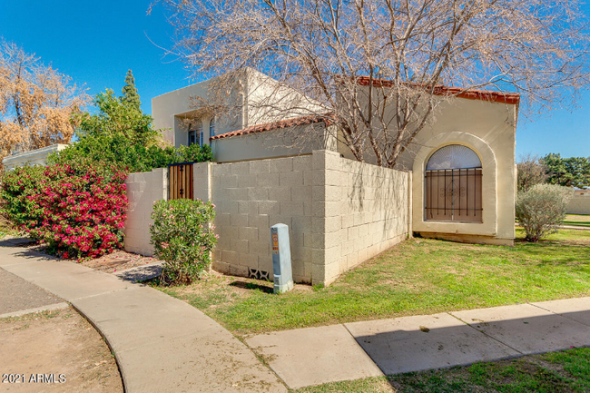 Building Photo - 8037 N 32nd Dr