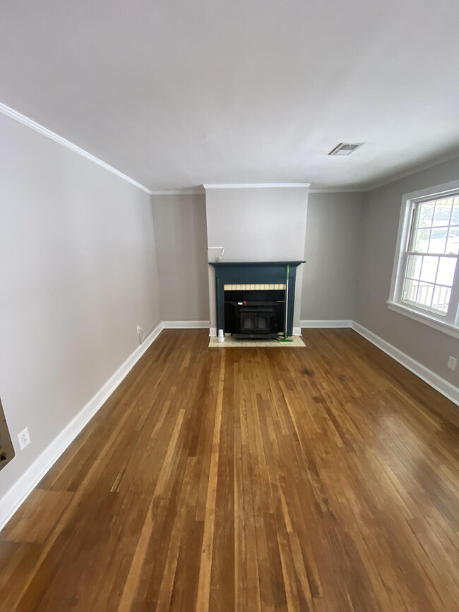 Building Photo - **NOW AVAILABLE!** 2 Bed, 1 Bath Inglewood...