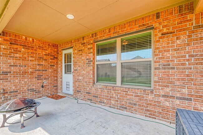 Building Photo - 18118 Van Berkel Ln