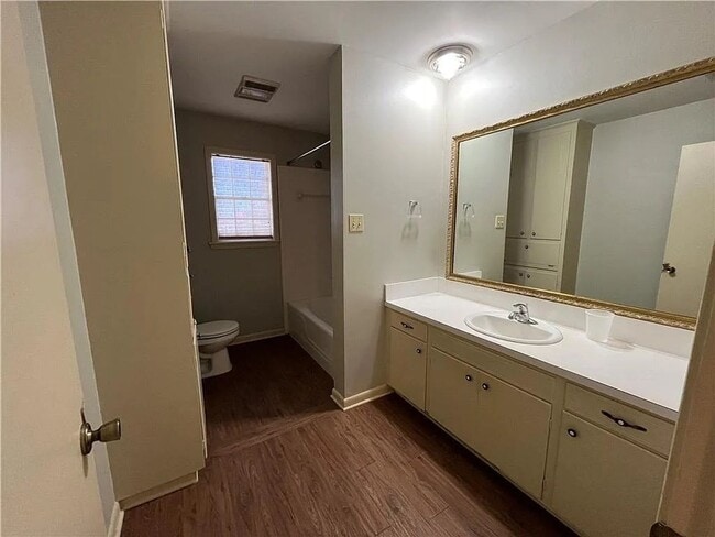 Building Photo - New Listing in a great location