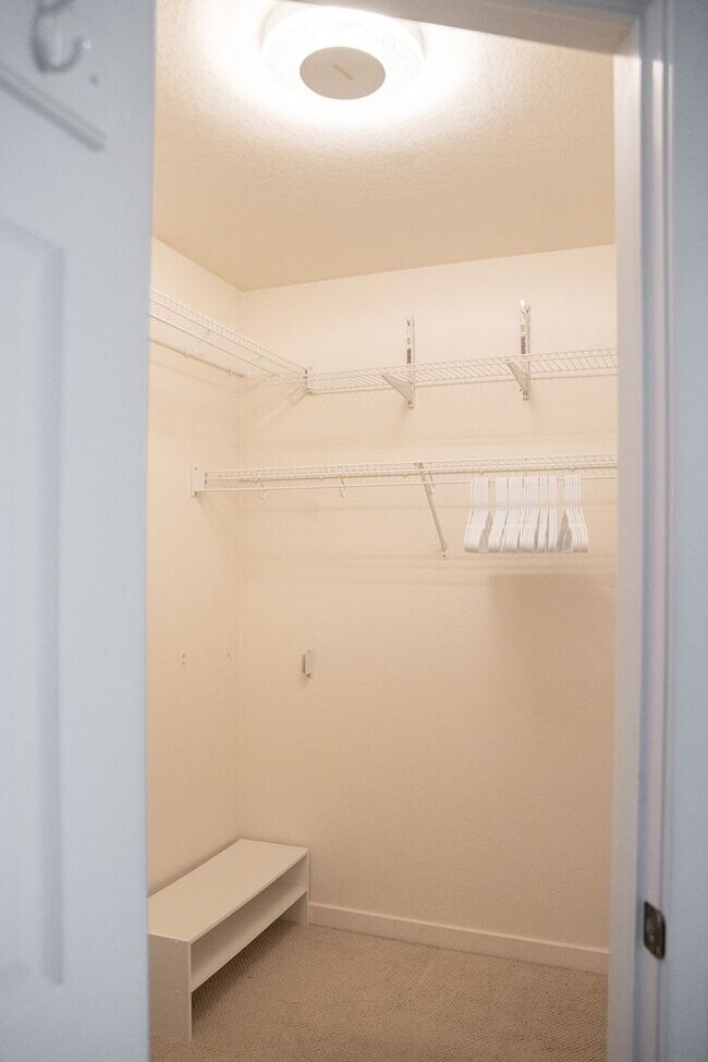 Building Photo - 2 BDR Gorgeous Updated Townhome with Huge Garden