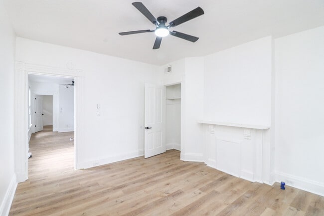 Building Photo - 1527 Greenup St