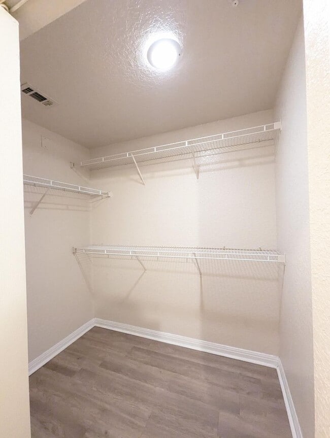 Building Photo - Conveniently located, Updated 2x2 corner b...