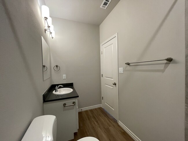 Building Photo - Townhome for rent