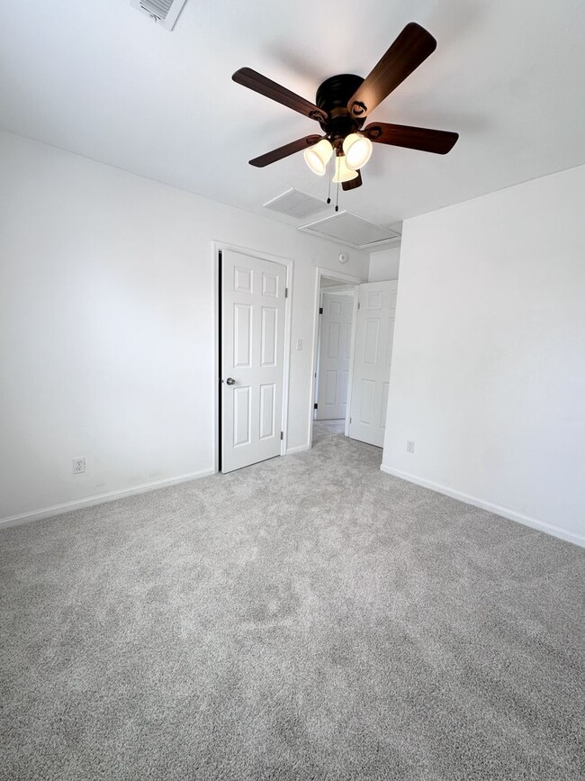 Building Photo - Charming Updated Home in Prime Chesapeake Location – Spacious Layout & Modern Touches!
