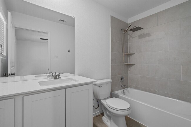 Building Photo - 3305 Everett