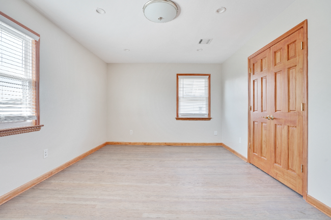 Building Photo - 414 Elm St