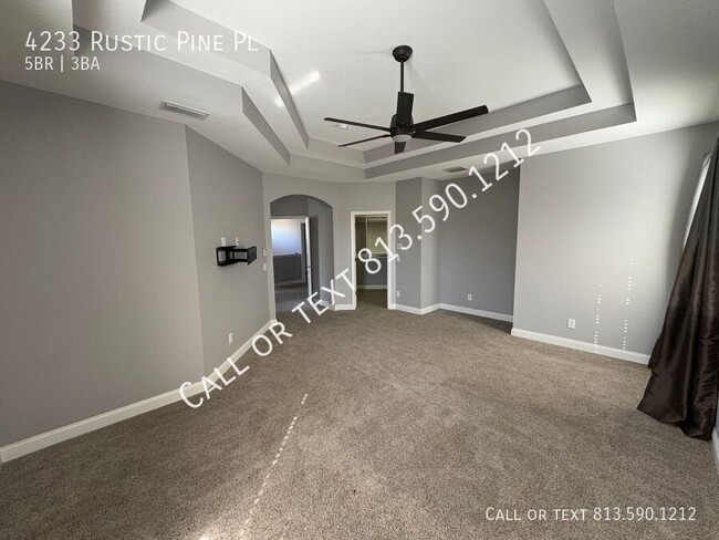 Building Photo - Spacious Wesley Chapel Home