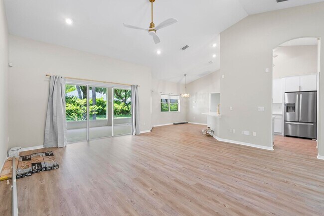 Building Photo - 24 Lakecliff Dr