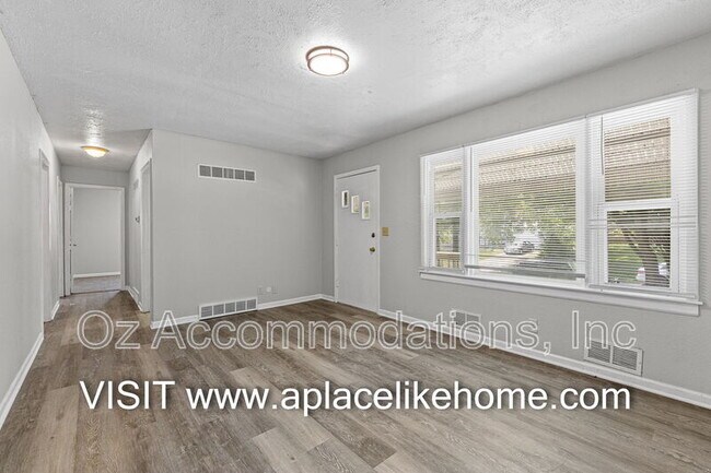 Building Photo - 9811 Marsh Ave