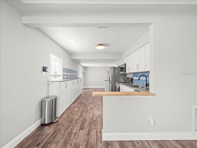 Building Photo - 2200 Capri Dr