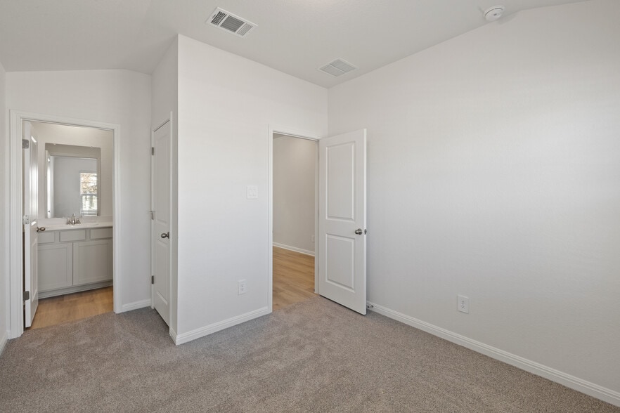 Building Photo - 5000 Stockton Ln