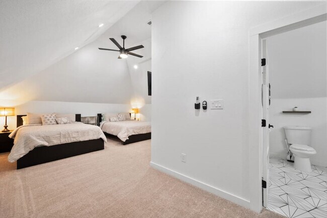 Building Photo - 921 E Hattie St