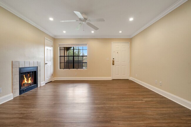 Building Photo - 370 Lake Tahoe Ct