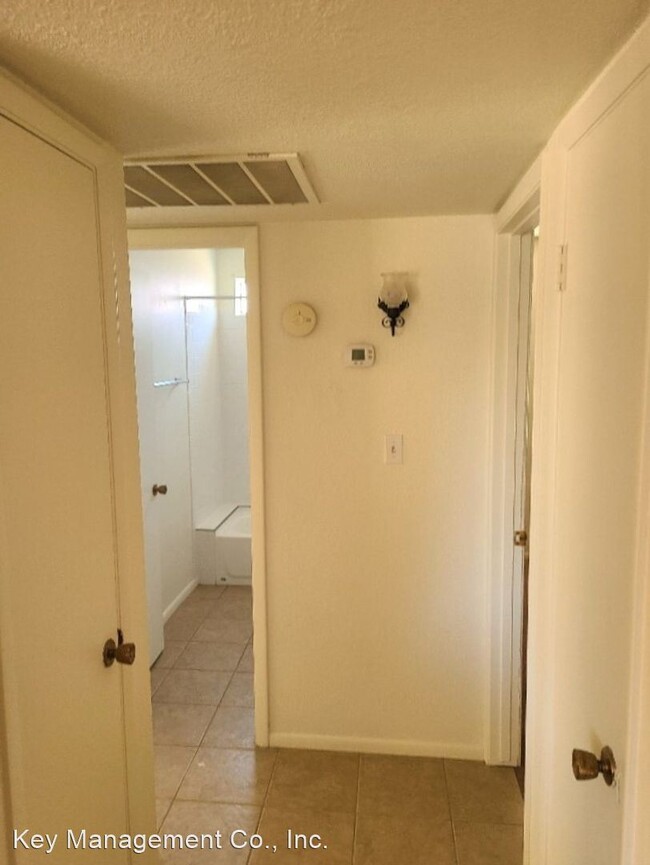 Building Photo - 3 br, 2 bath House - 4923 W. Christy Drive