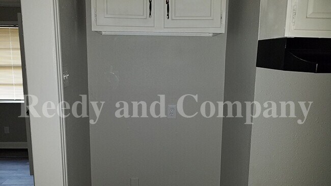 Building Photo - 893 Linwood Rd