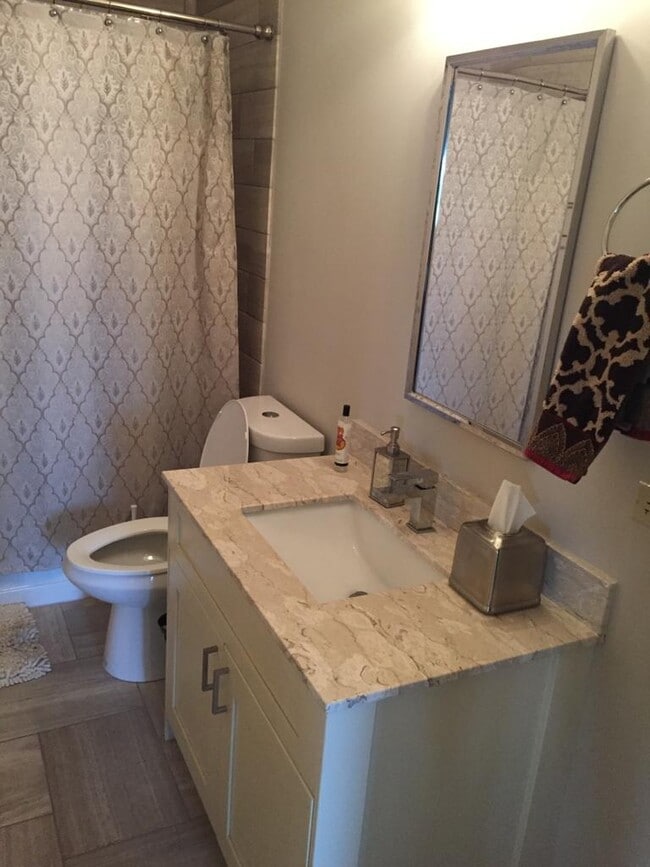 Building Photo - 4234 S Ellis Ave