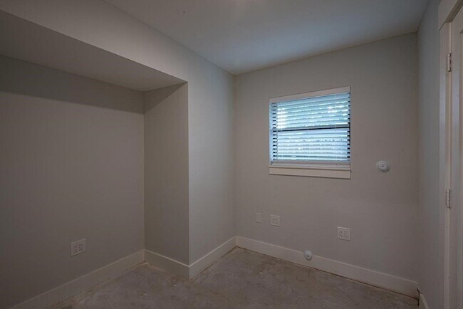 Building Photo - 1135 Stonecrest Dr