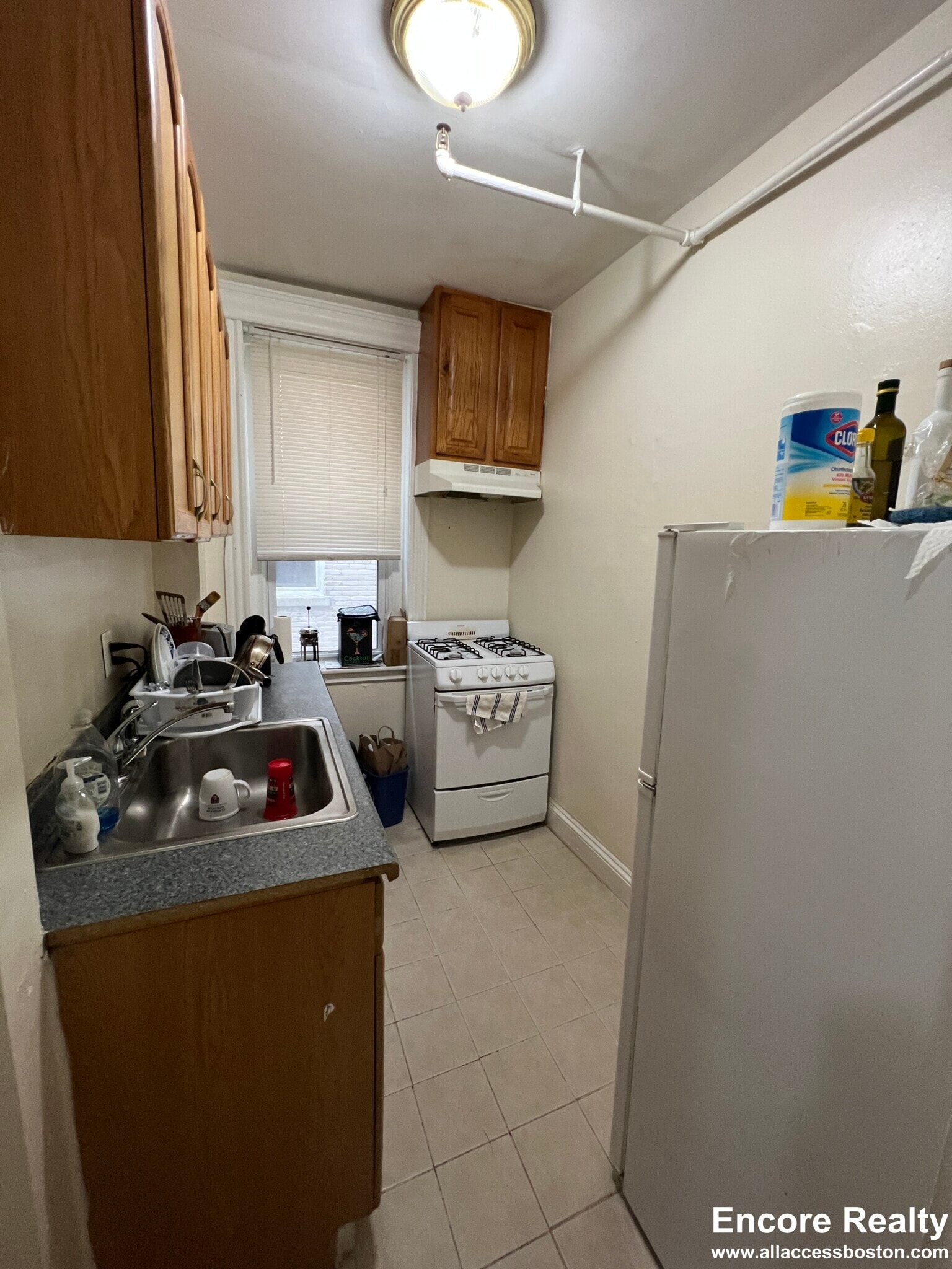 Building Photo - 382 Riverway