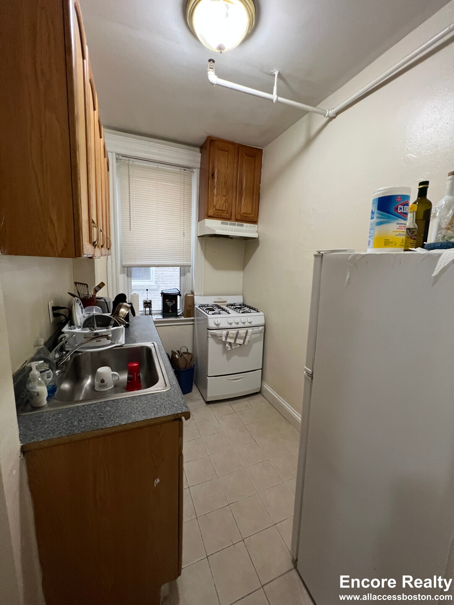 Building Photo - 382 Riverway St