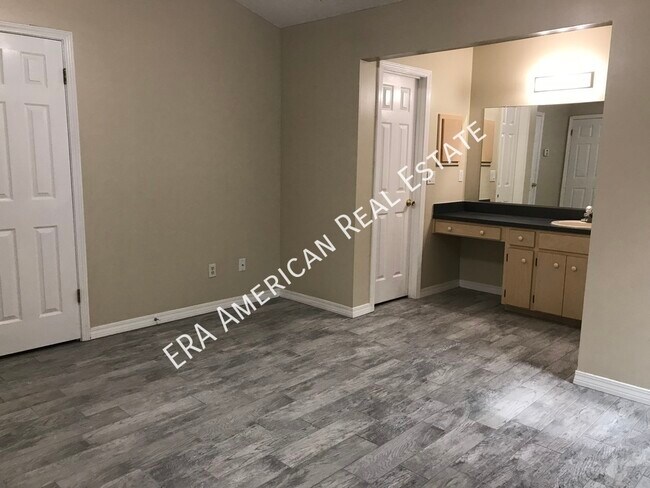 Building Photo - 205 Esmond Ct