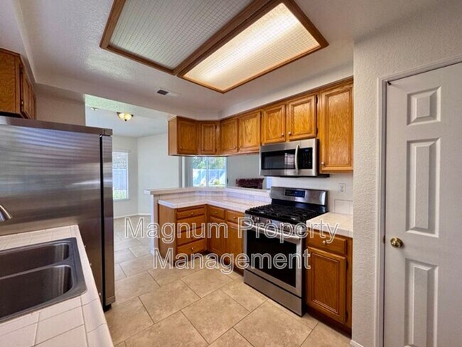 Building Photo - 687 Black Oak Cir