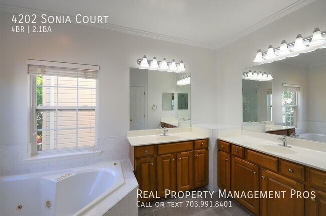 Building Photo - 4202 Sonia Ct