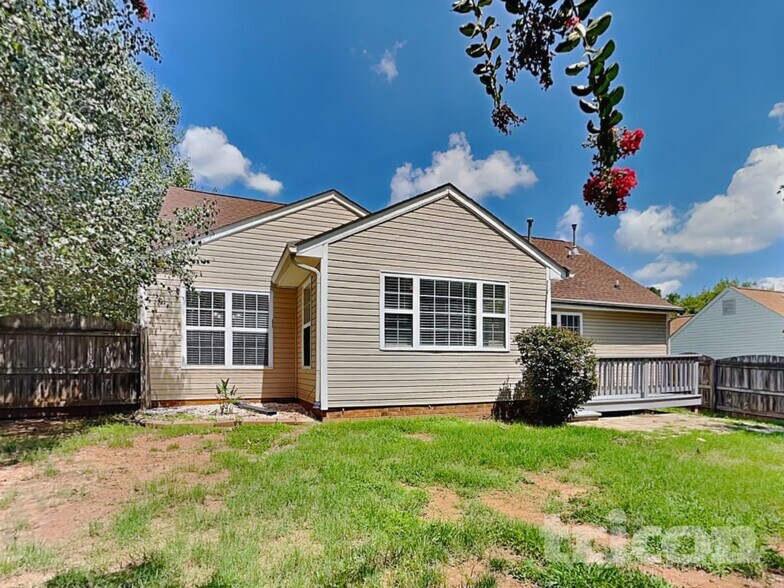 Building Photo - 661 Rebecca Jane Dr