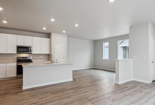 Building Photo - Alder Creek Duplex - 3bd 2.5ba 2,705sq.ft. Built in 2025