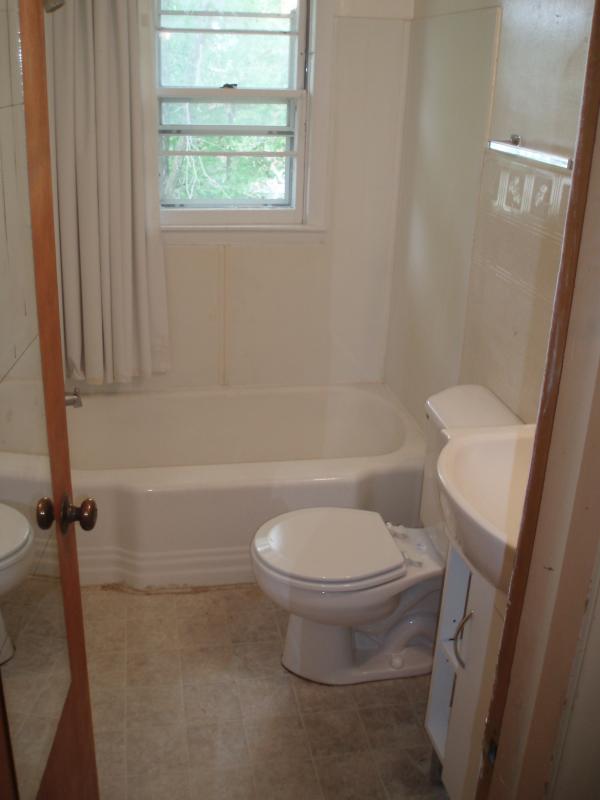 Building Photo - 922 Melvin Court # 4 (Avail May 1)