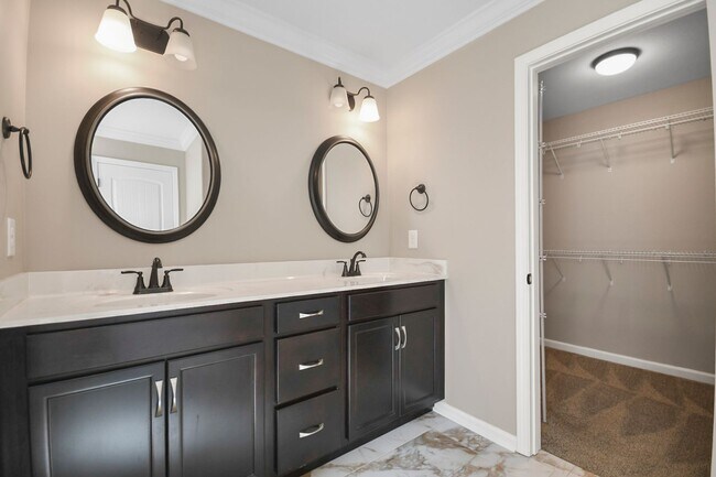 Building Photo - Pet Friendly Four Bedroom!