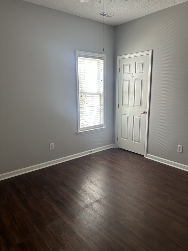 Building Photo - 2208 Castle Pines Dr