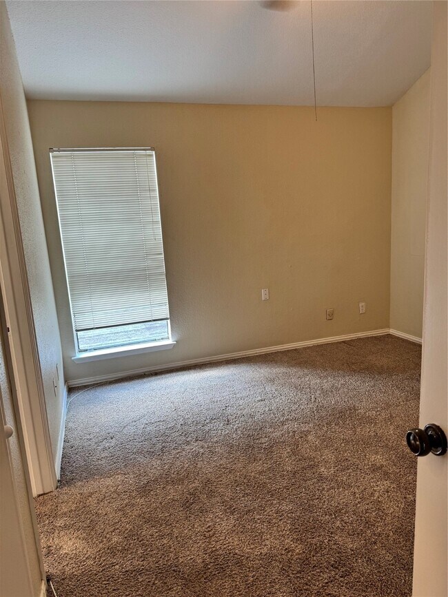 Building Photo - 10811 Richmond Ave.