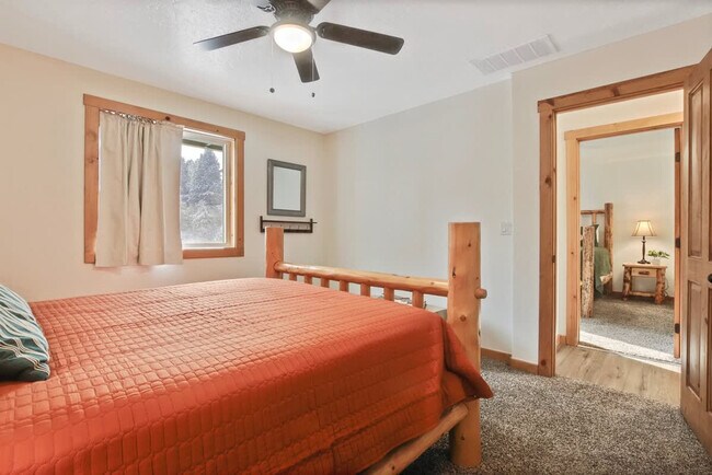 Building Photo - 130 Par Dr