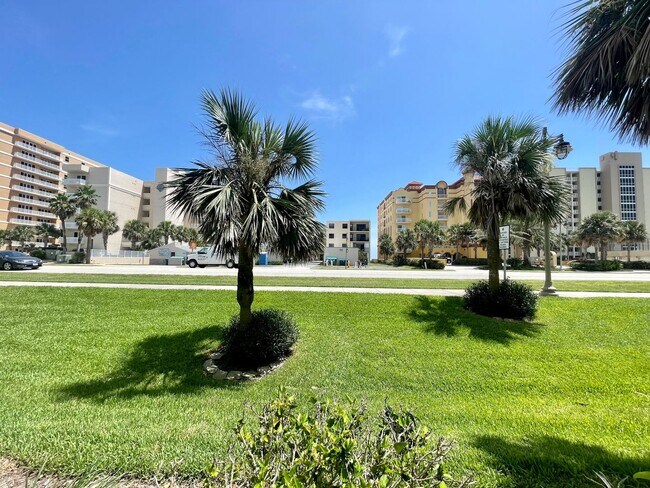 Building Photo - Furnished 2 Bed, 2 Bath Condo – Available Now!