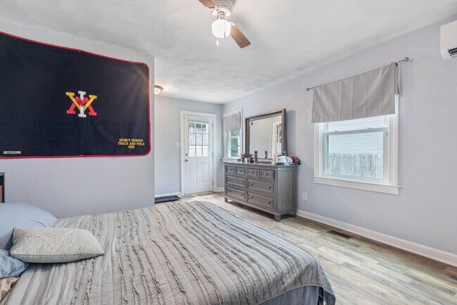 Building Photo - Welcome to this beautifully maintained 4-b...