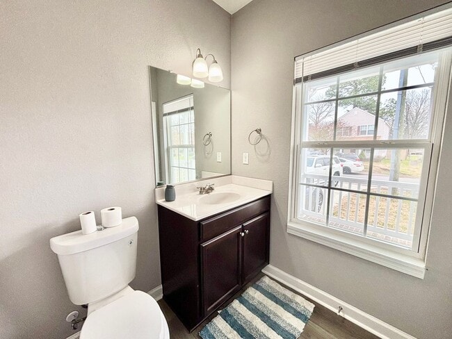 Building Photo - Gorgeous Open Concept 4 Bedroom Home in Portsmouth!