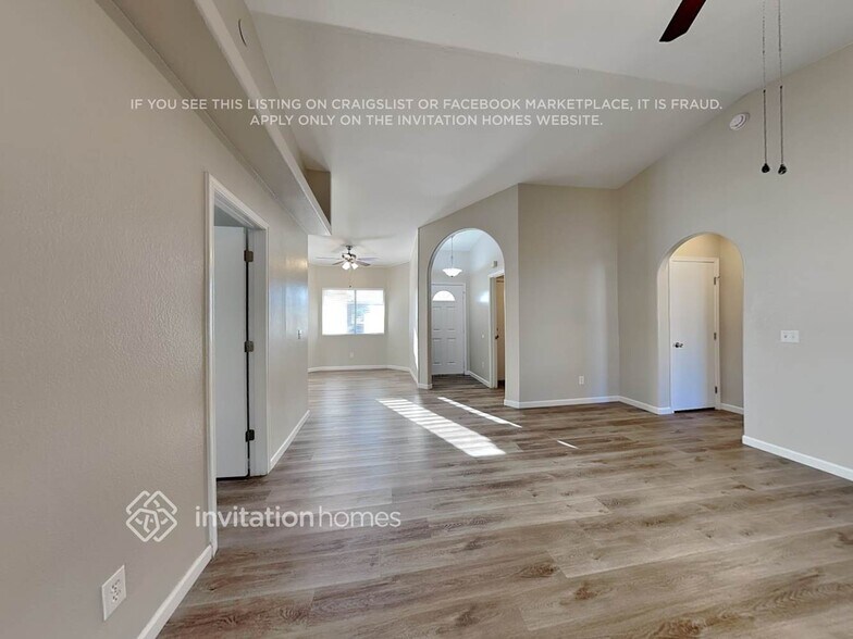 Building Photo - 10219 N 89th Ave