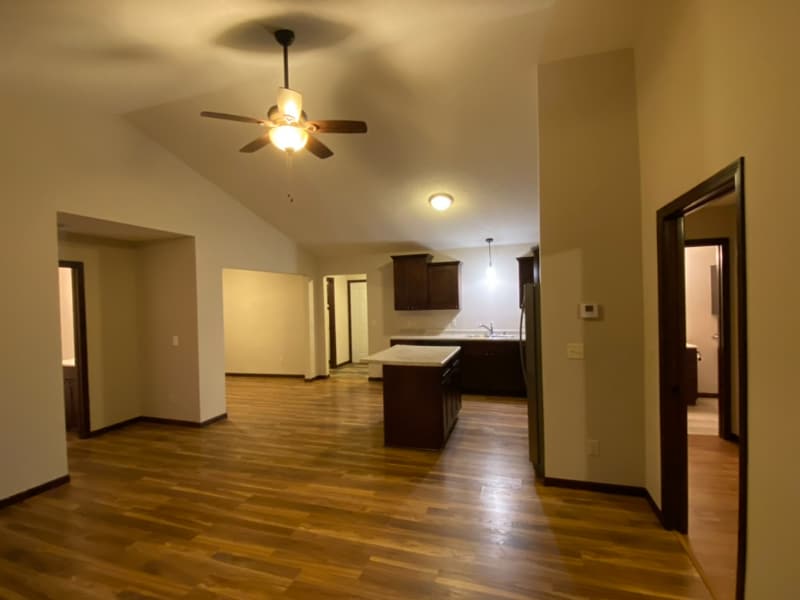 Building Photo - 1906 6th Ln SE