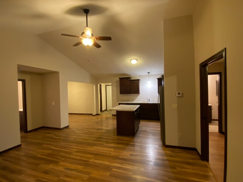 Building Photo - 1911 6th Ln SE