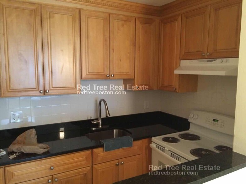 Building Photo - 2 Larose Pl