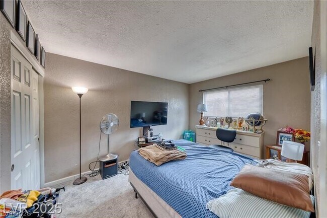 Building Photo - 861 E Hacienda Ave