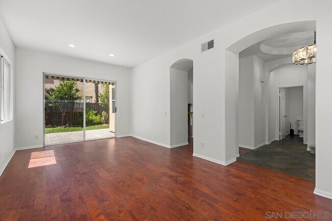 Building Photo - 11370 W San Raphael