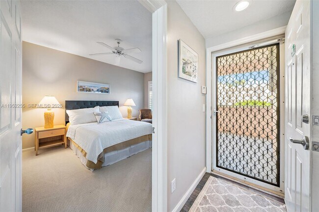 Building Photo - 5800 NE Island Cove Way