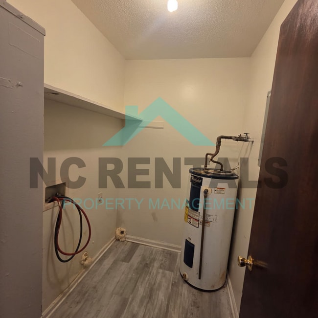 Building Photo - 2559 Green Oaks Ct SE