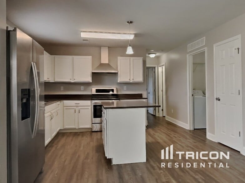 Building Photo - 4442 Vernon Cir SE