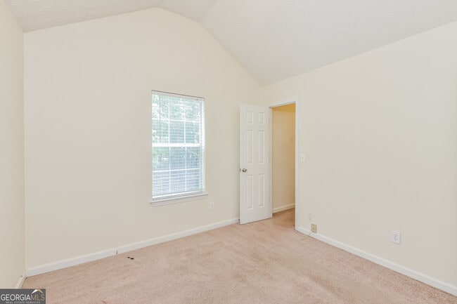 Building Photo - 3552 6 Oaks Ct